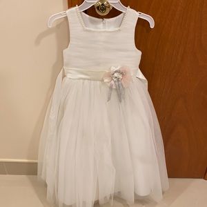 Beautiful girls flower girls dress